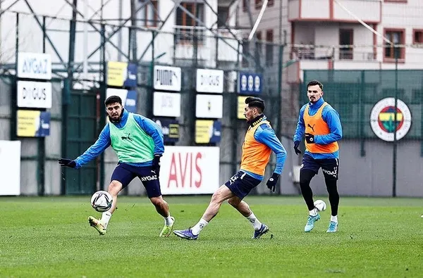 luiz-gustavo-ve-filip-novaktan-haber-var-fenerbahcede-alanyaspor-hazirliklari-1646669621919.jpeg Fenerbahçe'ye Gustavo ve Novak'tan iyi haber! - 3