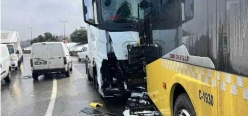 Ters yöne giren TIR, İETT otobüsüne çarptı