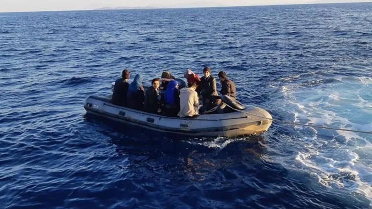 Kuzey Ege'de 54 düzensiz göçmen yakalandı