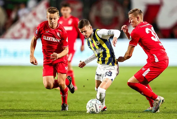 fenerbahce-gule-oynaya-gruplara-twente-0-1-fenerbahce-mac-sonucu-1693509659140.jpg Fenerbahçe güle oynaya gruplara! Twente 0-1 Fenerbahçe (MAÇ SONUCU) - 3