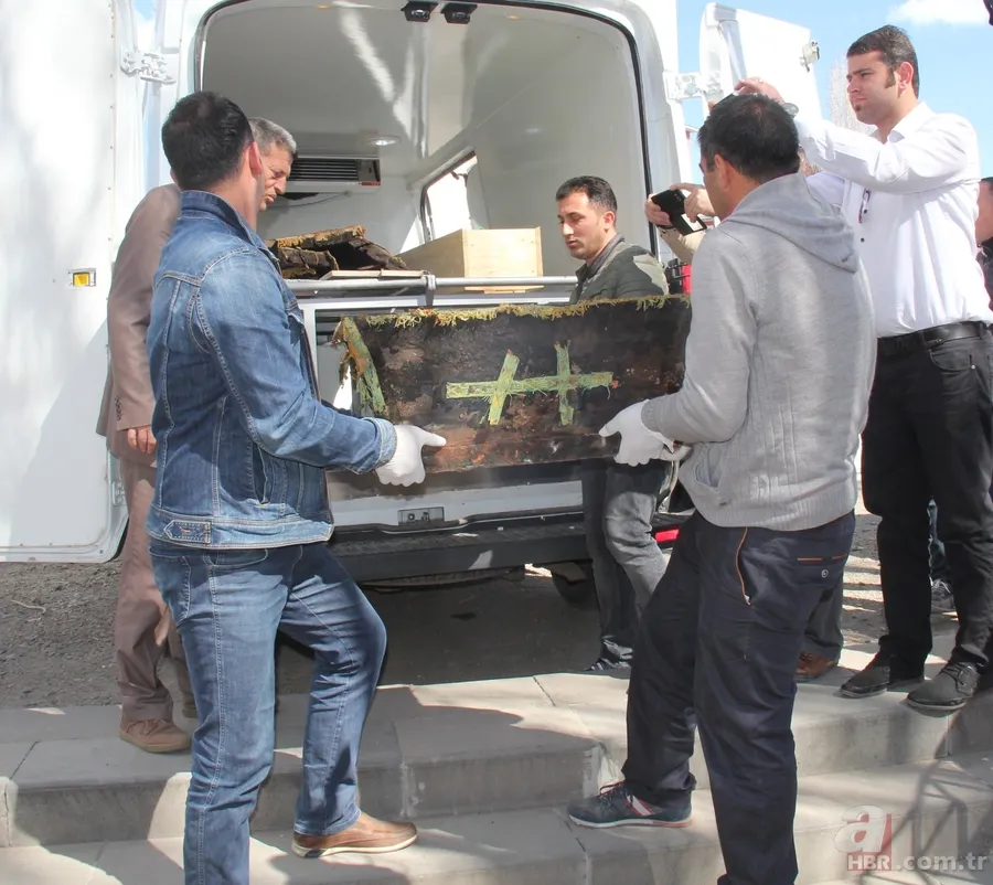 Rus komutana ait mezarın sırrı ortaya çıktı 5