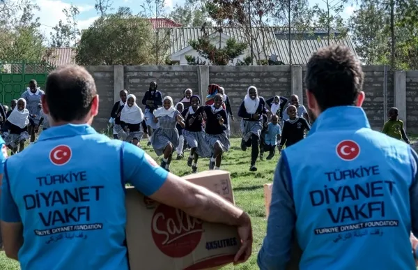 Türkiye Diyanet Vakfı’nın Kenya’da gıda yardımı dağıtımı sürüyor
