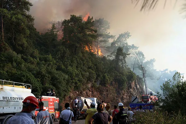 Tarım ve Orman Bakanı Bekir Pakdemirli ile İçişleri Bakanı Süleyman Soylu’dan yangınlara ilişkin son dakika açıklamaları