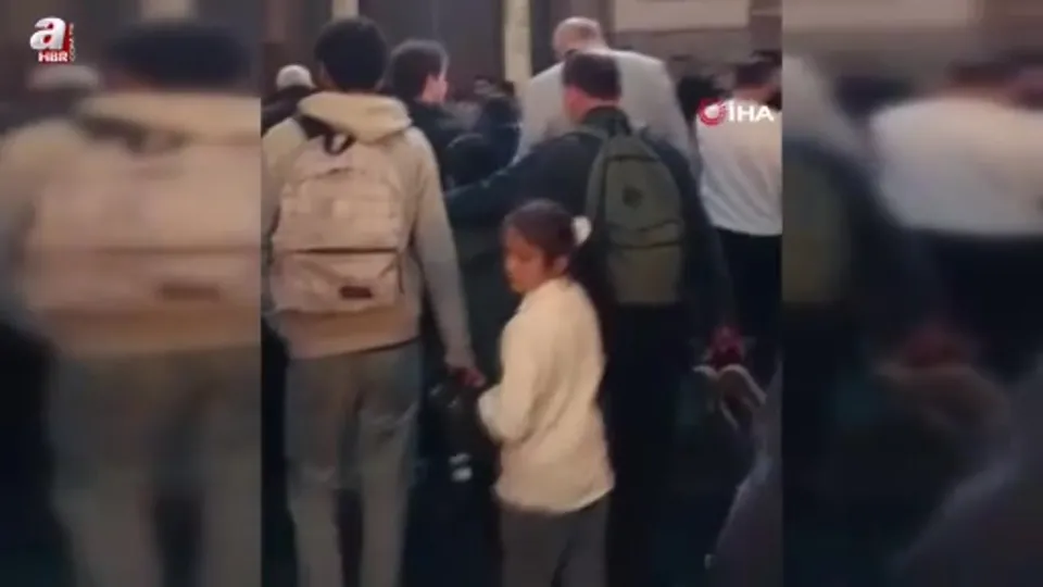 Ayasofya’da deprem paniği kamerada