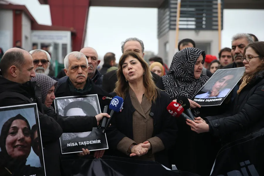 dilovasindaki-olum-fabrikasinda-skandallar-zinciri-cocuklarimiz-birbirine-sarilarak-can-verdi-1774548362455.jpg Fotoğraf (AA)