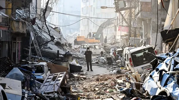 1677599173965.jpg Beklenen Marmara depreminde iki fay birleşebilir! Aralarında sadece 100 kilometre var! Osman Bektaş uyardı: Elbistan ve Kahramanmaraş depremi gibi... - 7