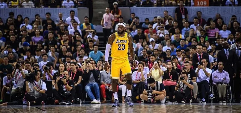 LeBron James'in oyuncu kartı rekor bedelle satıldı