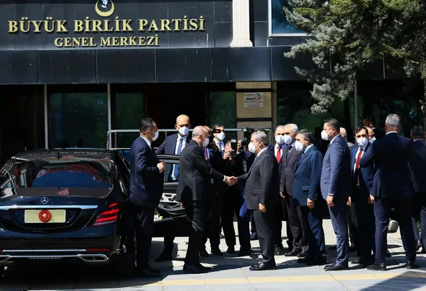 son-dakika-baskan-erdogan-ile-bbp-baskani-destici-bir-araya-geldi-1649935033708.jpg Son dakika: Başkan Erdoğan ile BBP Başkanı Destici bir araya geldi - 5