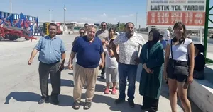 Yolculuk çileye döndü! Benzini bitince yolda kaldı