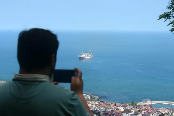 İlgi odağı oldu! Fatih Sondaj Gemisi’nin kuleleri Trabzon Limanı’nda