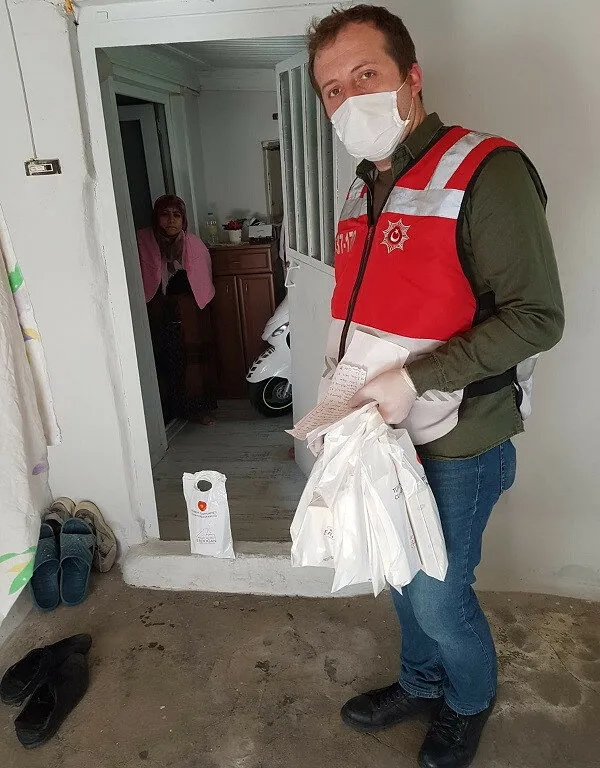 Dünyada benzeri yok! Başkan Erdoğan talimat verdi: İstanbul’da 1 milyon 110 bin eve maske ve kolonya ulaştı