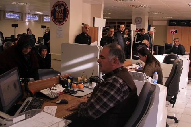 Ehliyet dedikodusu nüfus dairelerinde yoğunluğa sebep oluyor
