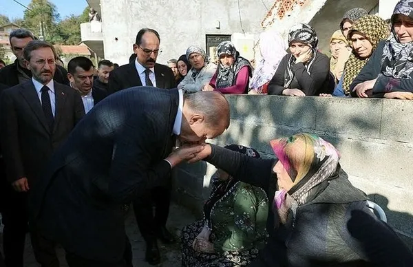 bartindaki-feci-patlamada-can-veren-madencinin-dogacak-cocugunun-adini-baskan-erdogan-verdi-1666094601708.jpg Bartın’daki feci patlamada can veren madencinin doğacak çocuğunun adını Başkan Erdoğan verdi - 1