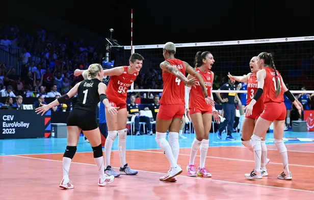 Türkiye-Sırbistan MAÇI sonucu | Filenin Sultanları’nın maçı kaç kaç bitti?