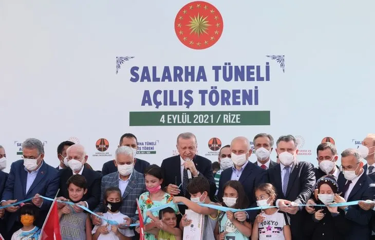 Başkan Recep Tayyip Erdoğan’a Rize’de sevgi seli! Çocuklardan ’Tayyip Dede’ sloganları