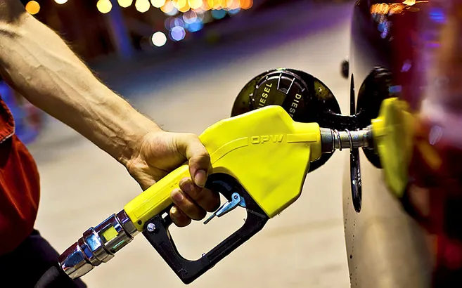 Benzin ve motorine yeni indirim geldi