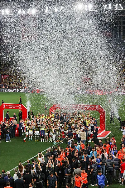 Fenerbahçe 5 yıldızlı formayla kupa törenine çıktı! TFF ceza verecek mi? İşte o talimat...