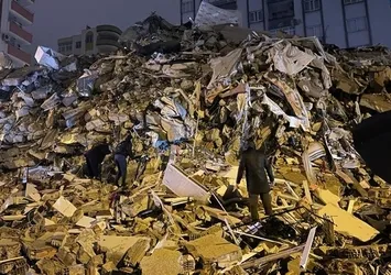 Depremle ilgili Dezenformasyon Bülteni yayımlandı! "Jandarma Türk bayrağını indirmeye çalıştı" iddiaları yalanlandı