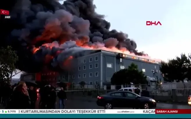 Esenyurt'ta fabrika yangını!