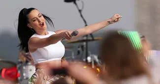 Sürekli soyunmayı anlayamıyorum!