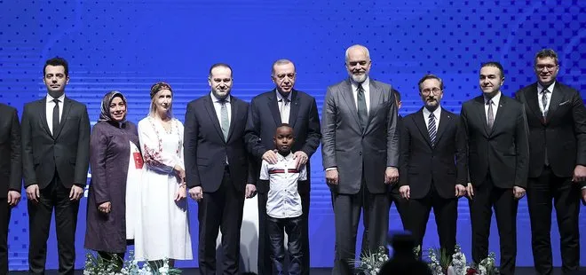 Afrikalı çocuk ve Ukraynalı kadından Başkan Erdoğan’a dikkat çeken hediye