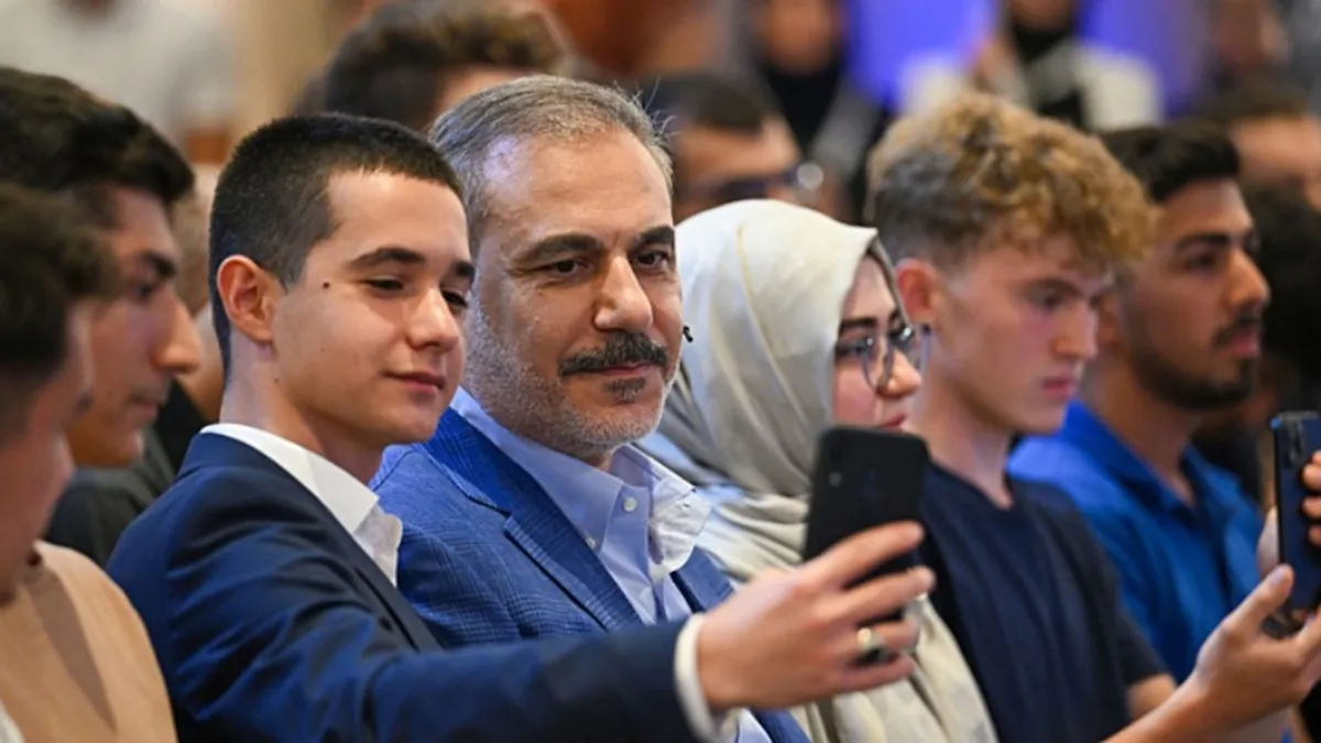 Bakan Fidan gençlerle bir araya geldi