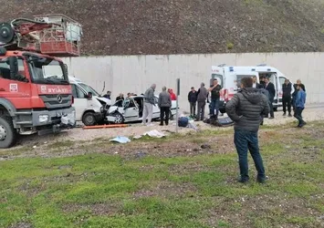 Tokat'ta öğrenci servisi ile otomobil çarpıştı! Ölü ve yaralılar var
