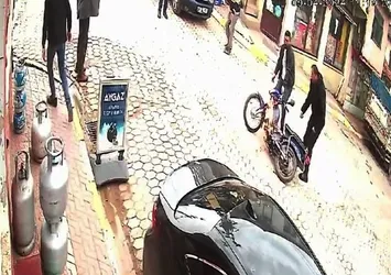 Motordaki yakıt kaçağını çakmakla kontrol edince olanlar oldu! Saniye saniye kamerada