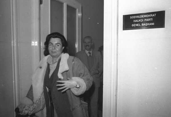 Son dakika: Usta sanatçı Fatma Girik 79 yaşında hayatını kaybetti