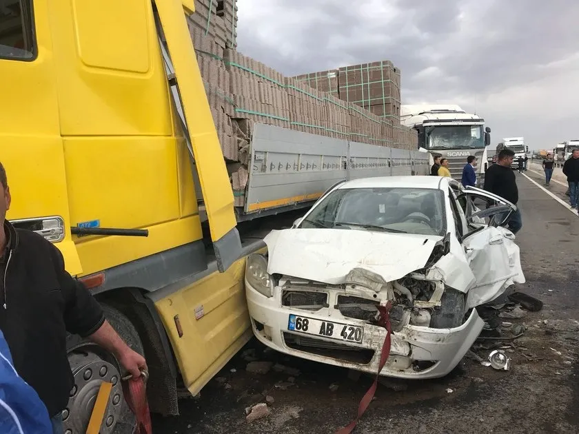 Aksaray'da zincirleme trafik kazası: Ölü ve yaralılar var - 1