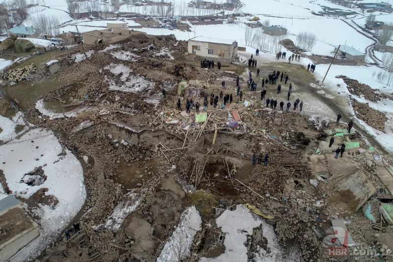 Van'daki göçük altından 3 çocuk cesedi çıkartan itfaiyeci konuştu 21