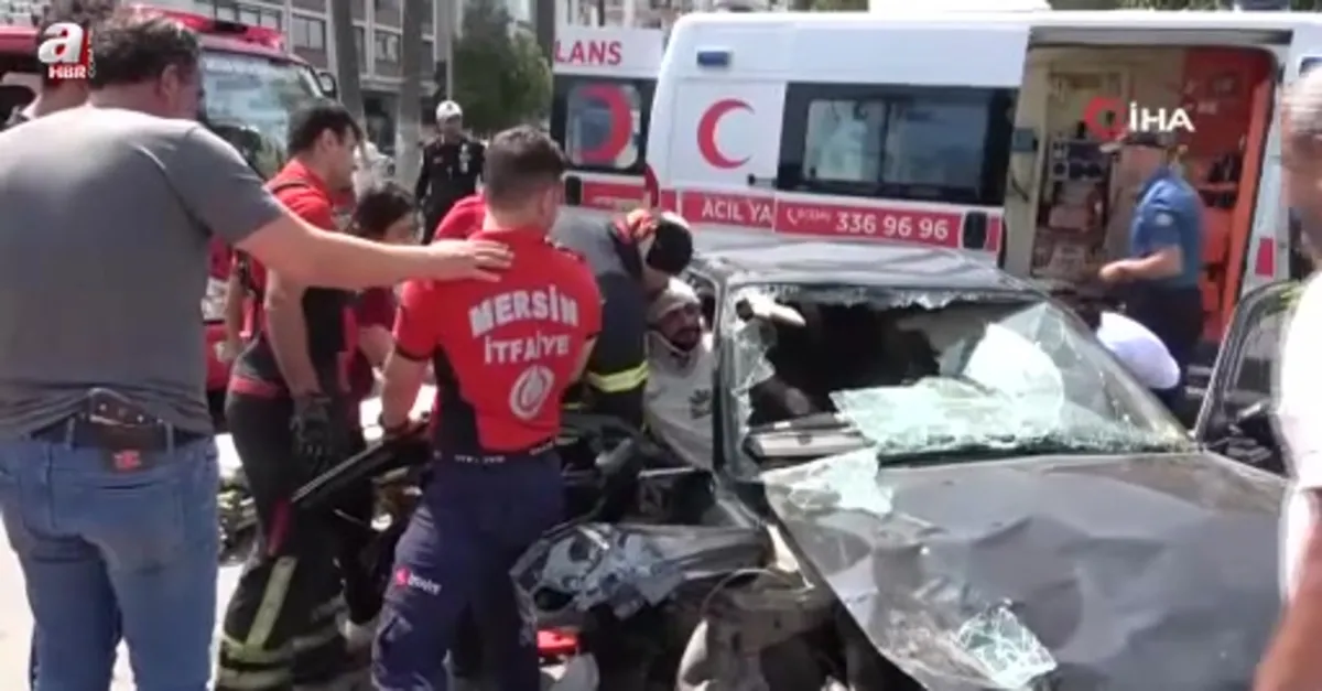 Otomobil ve motosikletler çarpıştı