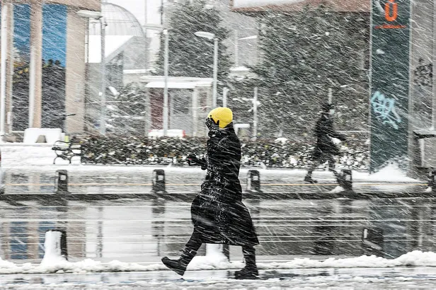 kasimda-istanbula-kar-yagacak-mi-meteoroloji-uzmani-1995-ve-2006-yilini-isaret-ederek-uyardi-istanbul-kar-yagi-1667810917709.jpg Kasım'da İstanbul'a kar yağacak mı? Meteoroloji uzmanı 1995 ve 2006 yılını işaret ederek uyardı! İstanbul kar yağışı... - 3