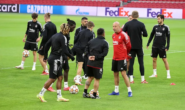 1632779924708.jpg Ajax Teknik Direktörü Erik ten Hag'dan Beşiktaş yorumu: Zayıf bir takım - 3