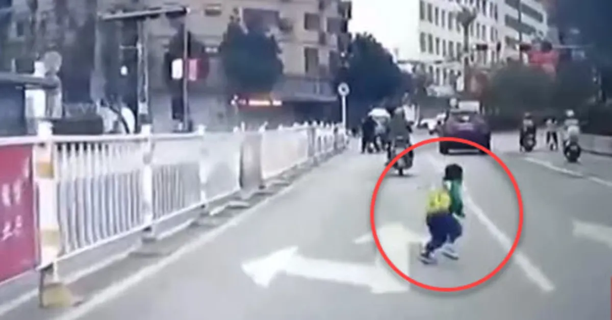 Babası çocuğunu düşürdüğünü fark etmedi