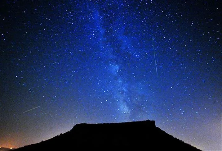 Dünya atmosferine giren meteor iddiası: Meteor neden yeşil renkte ışık saçıyor? Gök taşı düşmesi nedir?