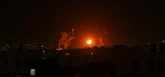 Son dakika: İsrail savaş uçakları Gazze Şeridi’nde bir bölgeyi vurdu
