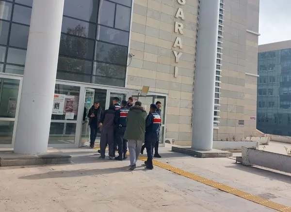 elazigda-hirsizlar-koyu-soydular-500-bin-tllik-zarar-1668950777966.jpg Elazığ’da hırsızlar köyü soydular! Jandarma vatandaşların çalınan eşyalarını teslim etti - 7