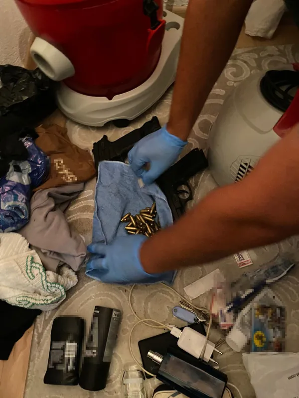 istanbulu-kana-bulayacaklardi-eylem-hazirligindaki-mlkpli-teroristler-tutuklandi-1661119731655.jpg İstanbul'u kana bulayacaklardı: Eylem hazırlığındaki MLKP'li teröristler tutuklandı - 2