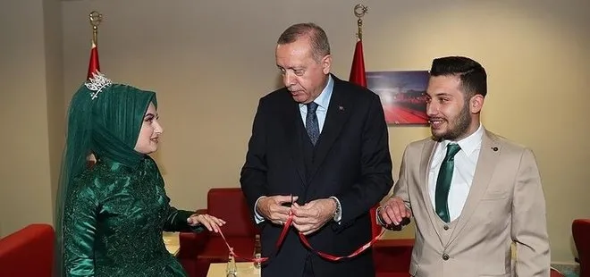 Başkan Erdoğan Kocaeli’nde bir çiftin nişan yüzüklerini taktı