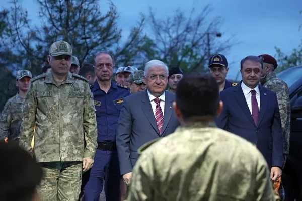 bakan-guler-sanliurfada-askerlerle-iftar-yapti-1712702239654.jpg Bakan Güler Şanlıurfa'da askerlerle iftar yaptı - 1