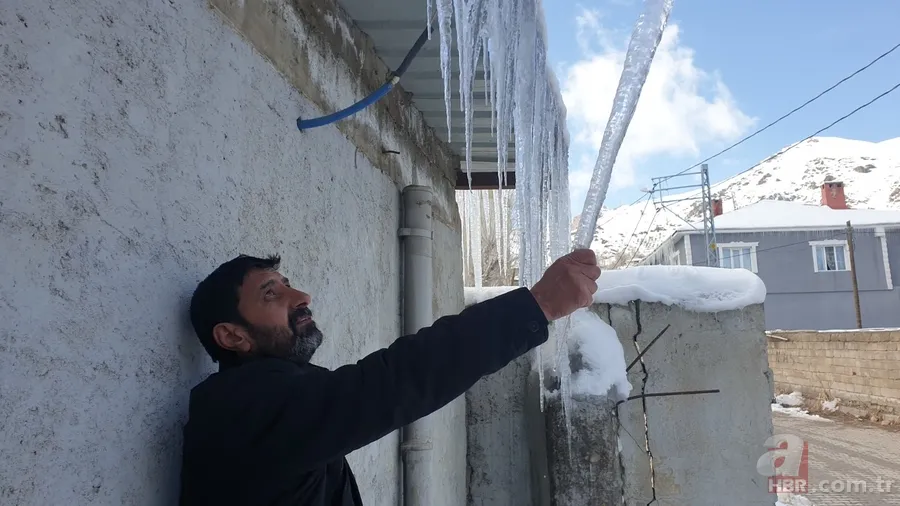 Sıcaklık eksi 18'e düştü! Binalarda buz sarkıtları oluştu 4