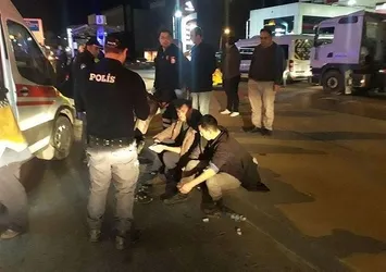 İstanbul'da can pazarı! Otomobil İETT otobüsüne çarptı...