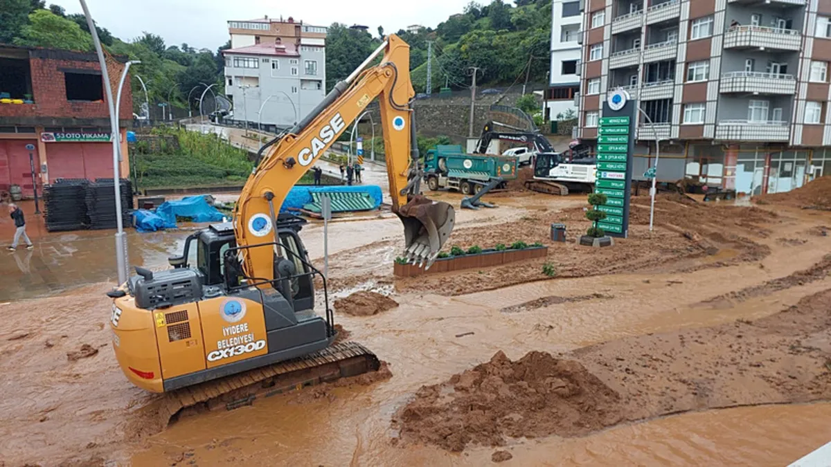 Rize'nin İyidere ve Pazar ilçelerinde sel ve su baskınları yaşandı