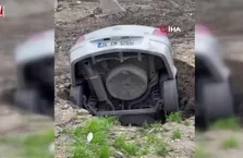 Otomobilin obruğa düştüğü anlar kamerada