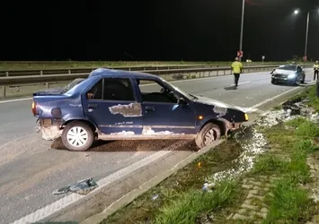 3 otomobil zincirleme kazaya karıştı: 2 yaralı