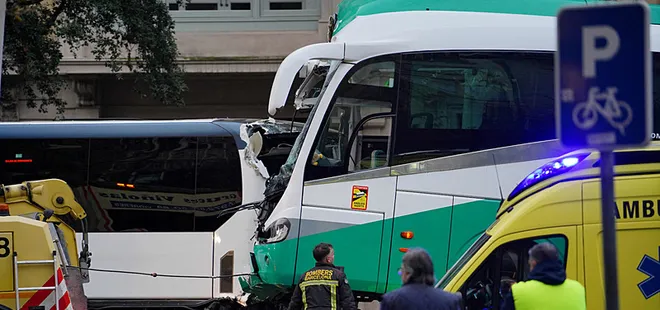 İspanya’da iki turist otobüsü çarpıştı: 34 yaralı