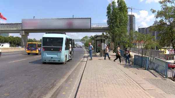 1657787712078.jpg İstanbul'da sapık dehşeti! Üst geçitte soyunup genç kadına saldırdı: Kıyafetlerimi çıkartıp arkadan sarıldım - 1