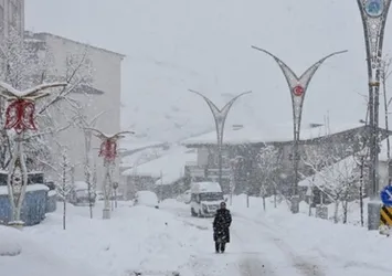 Hakkari'de eğitime kar engeli