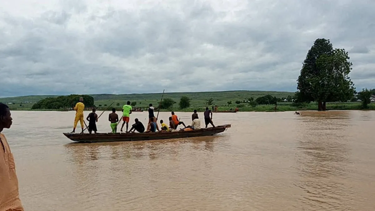Nijerya'da yolcu teknesi faciası! 40 kişi kayıp